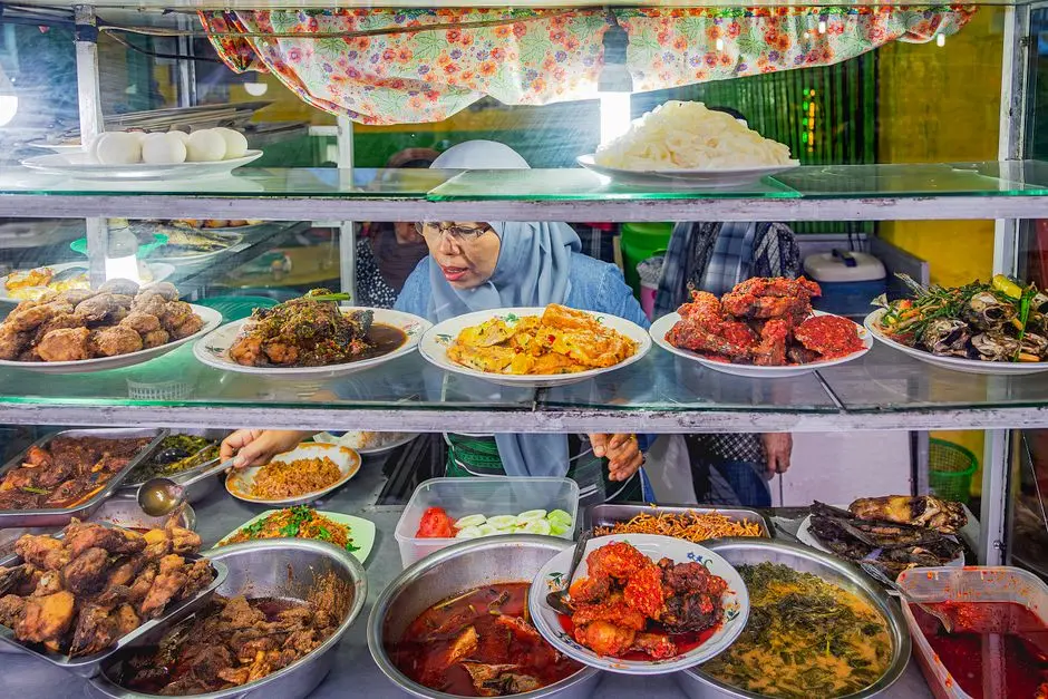 Menikmati Kelezatan Khas Serui di Warung Makan Bu Yanti
